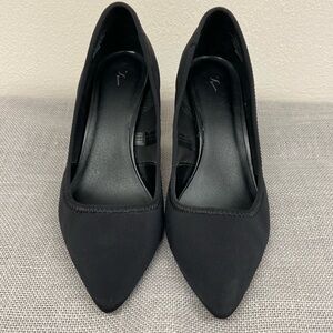 Vera Wang pumps, black